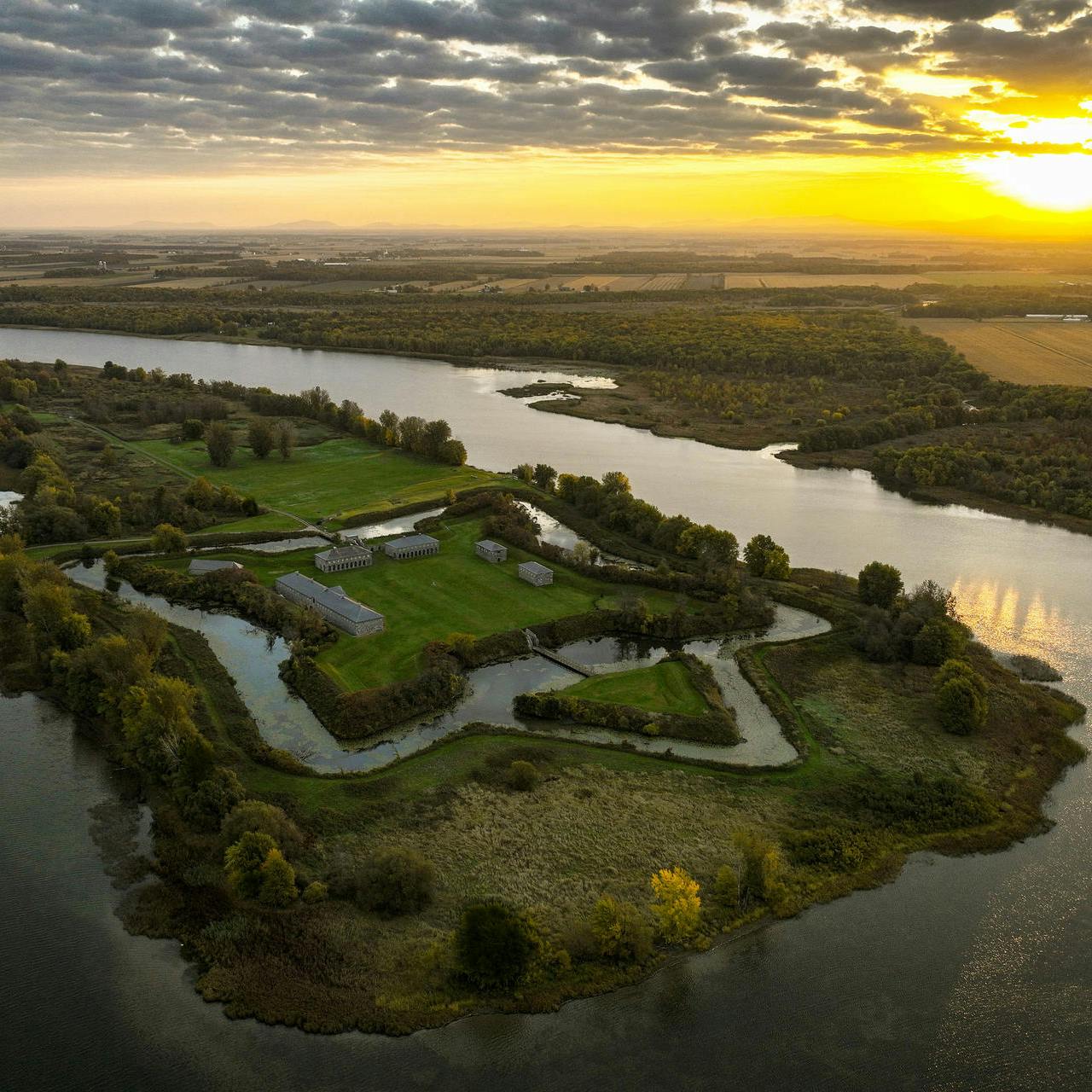 Fort-Lennox : Les immigrants inattendus Fort-Lennox : Les immigrants inattendus