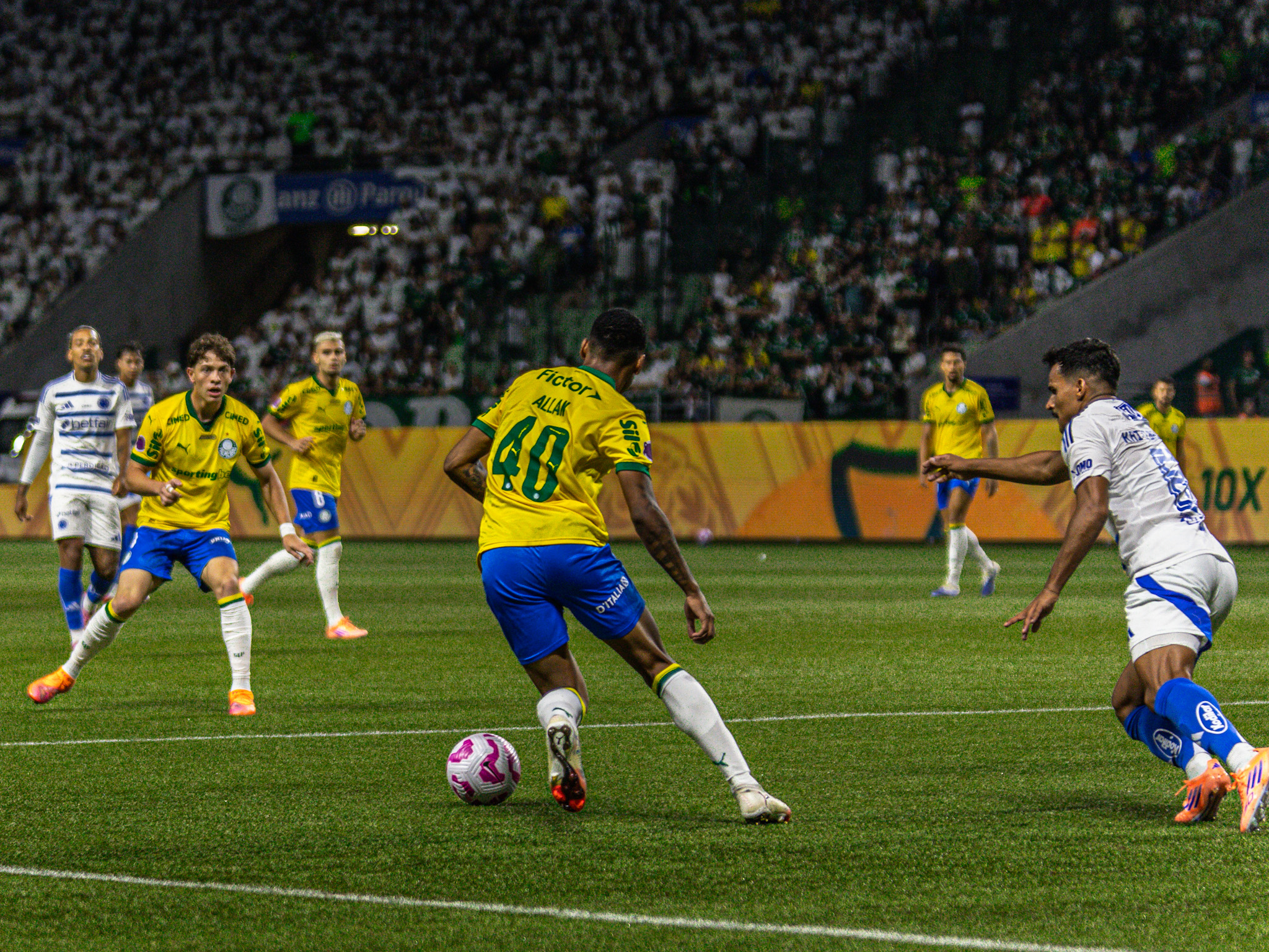 Palmeiras empata com o Cruzeiro, mas abre um ponto de vantagem na liderança episode artwork