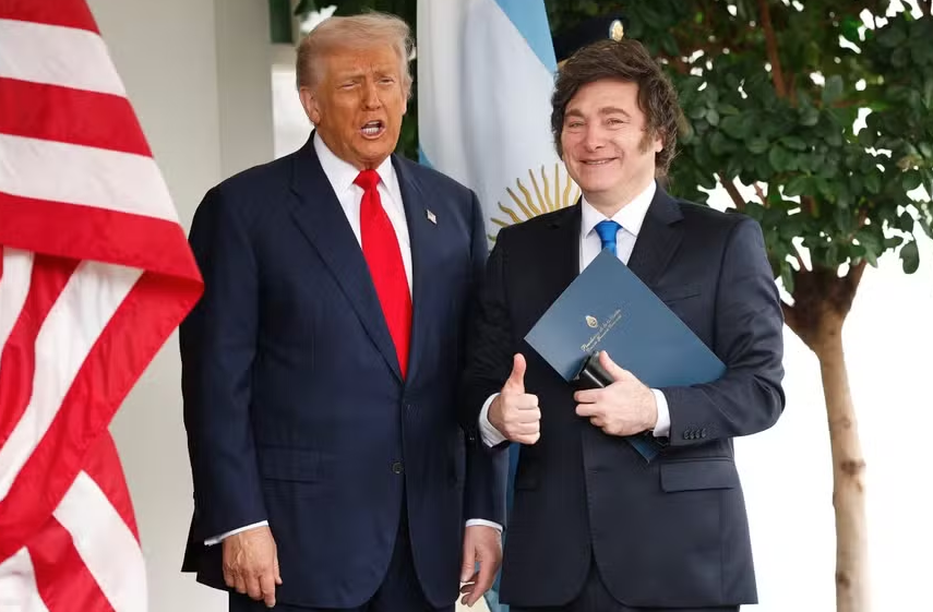 Influência de Trump e Milei nas eleições: 'eleitores têm votado no Lula pelo o que Flávio representa', diz especialista
