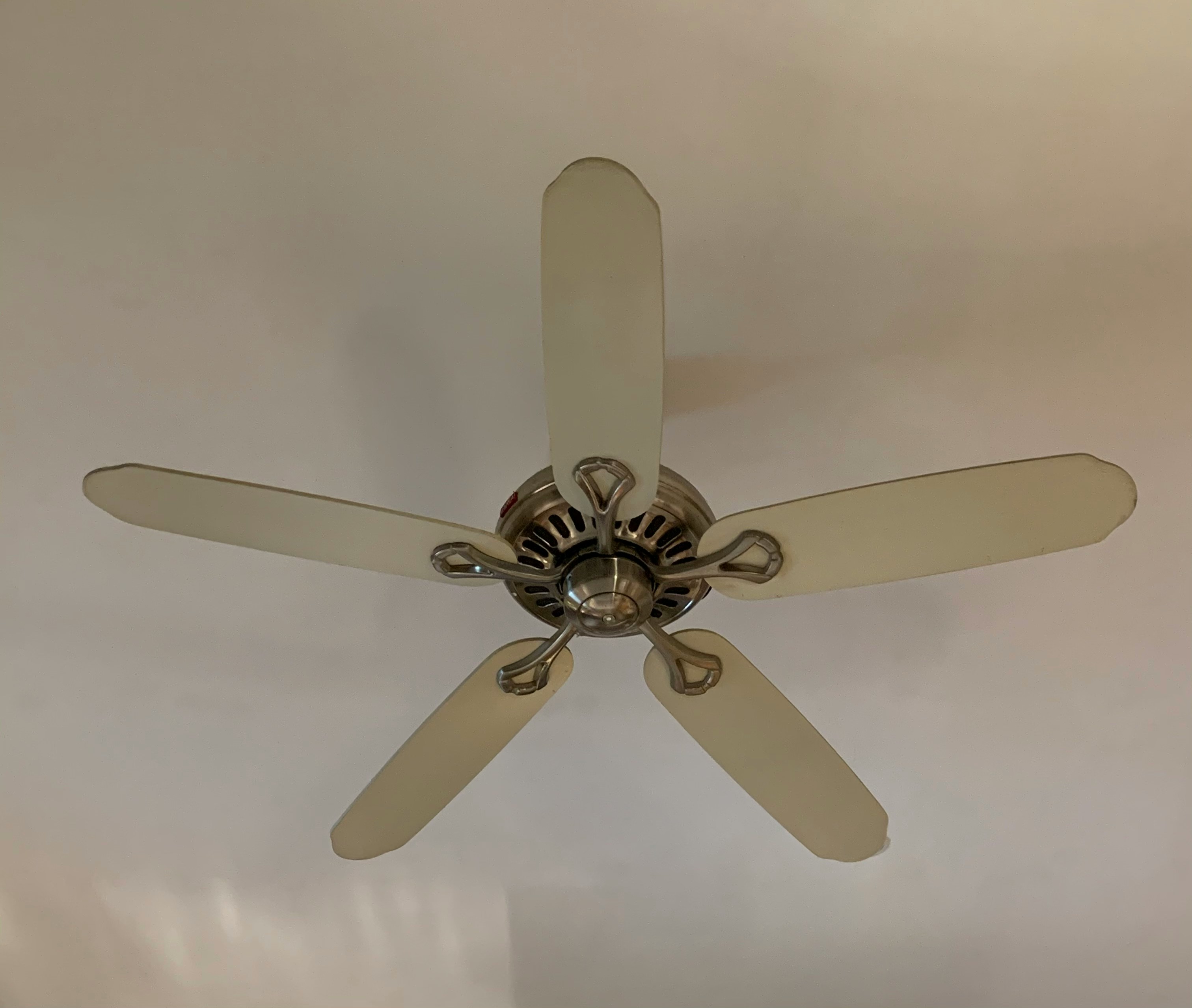 Ceiling Fan: 8-Hour Gentle Whirring Sound for Relaxation, Studying & Sleep