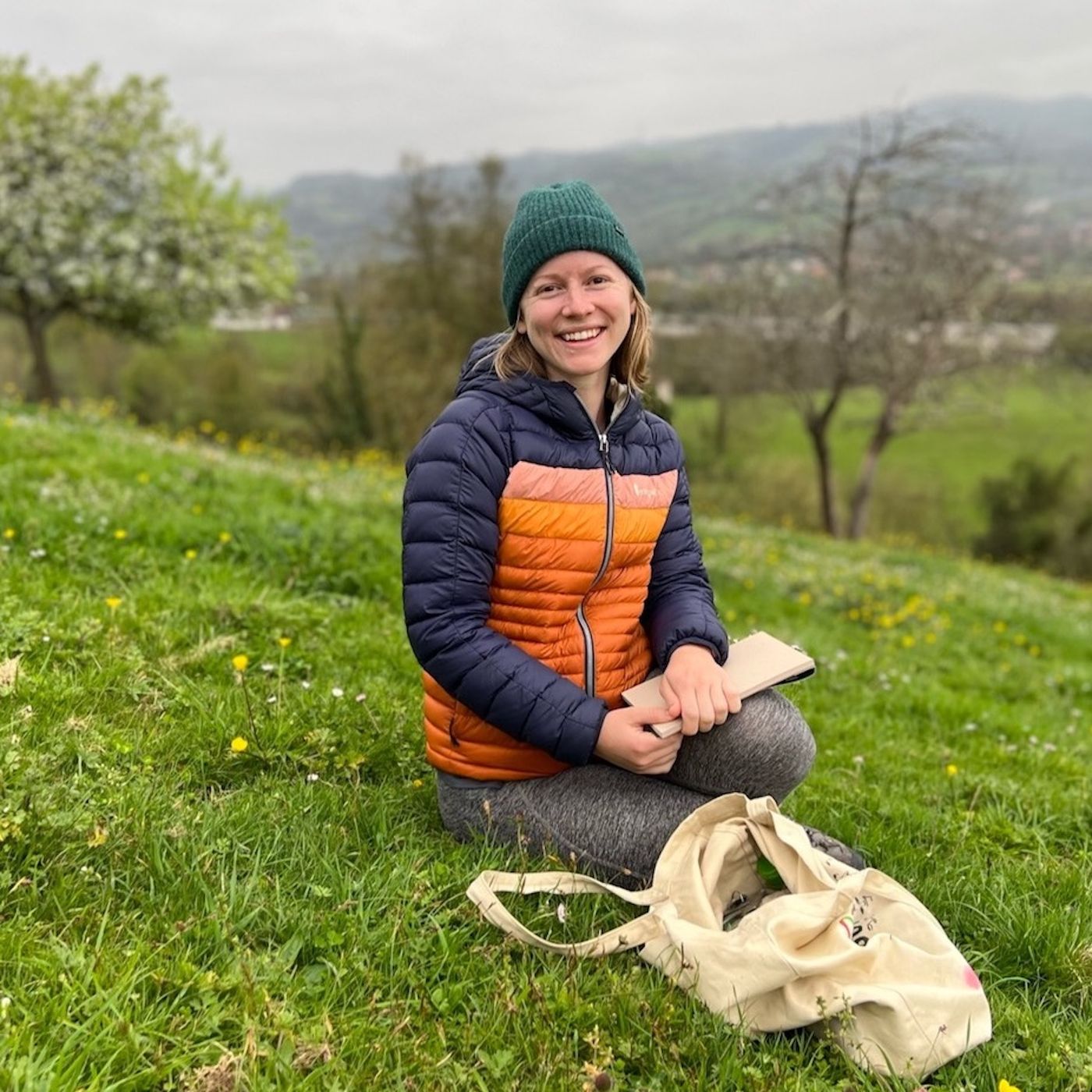 US pilgrim Christina Kent walked the Camino and took her paint and paintbrushes with her.  You're going to love this episode...it's all about light