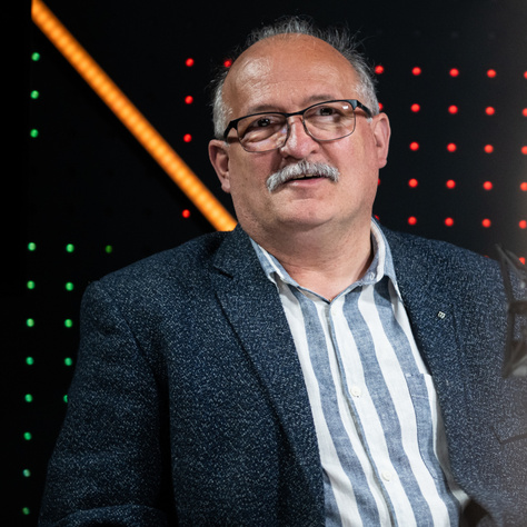 Csík János: A primitív dallamú zenék működnek