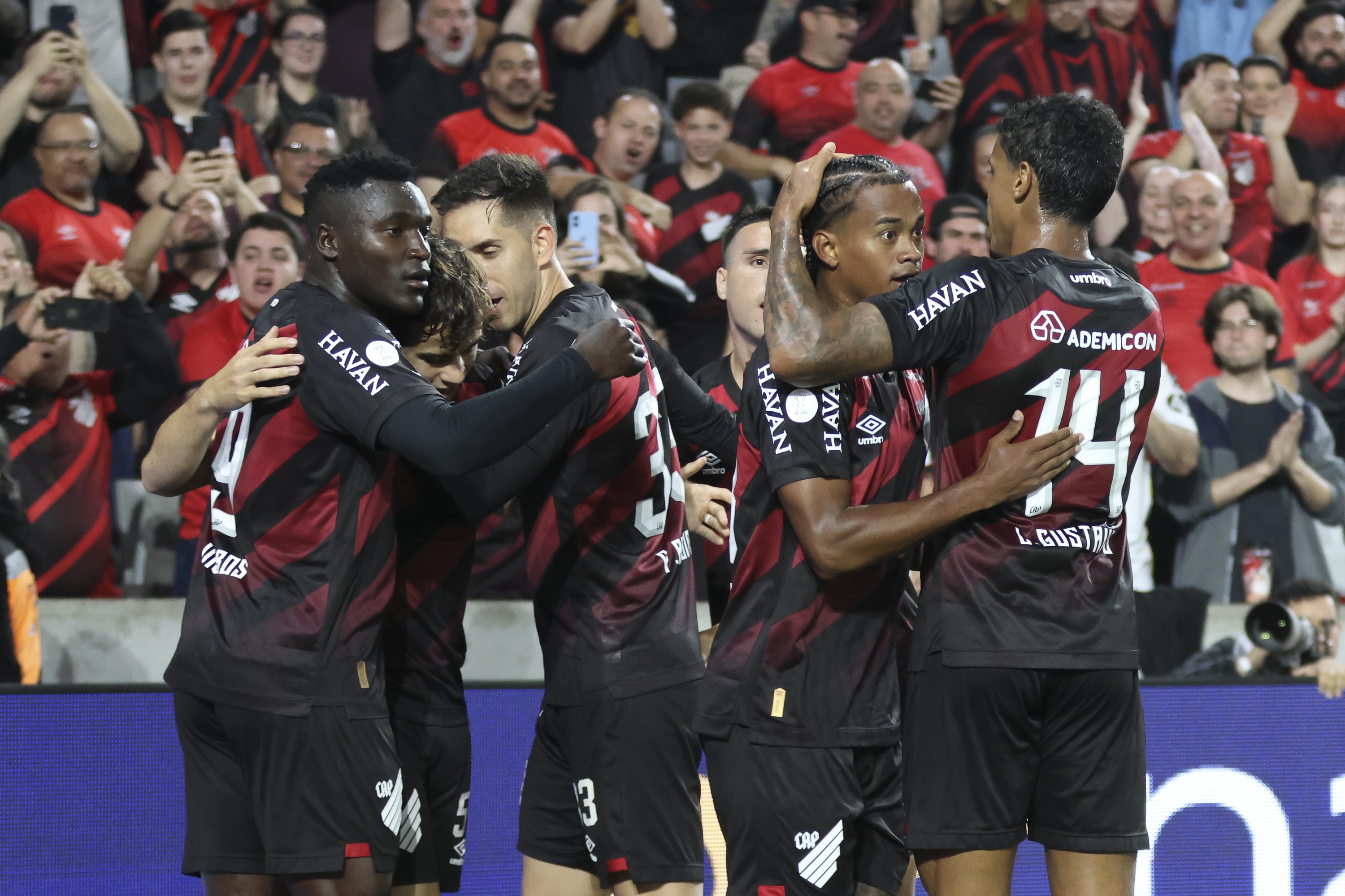 Athletico Paranaense faz 2 a 0 no Vitória pelas oitavas da Copa do Brasil episode artwork