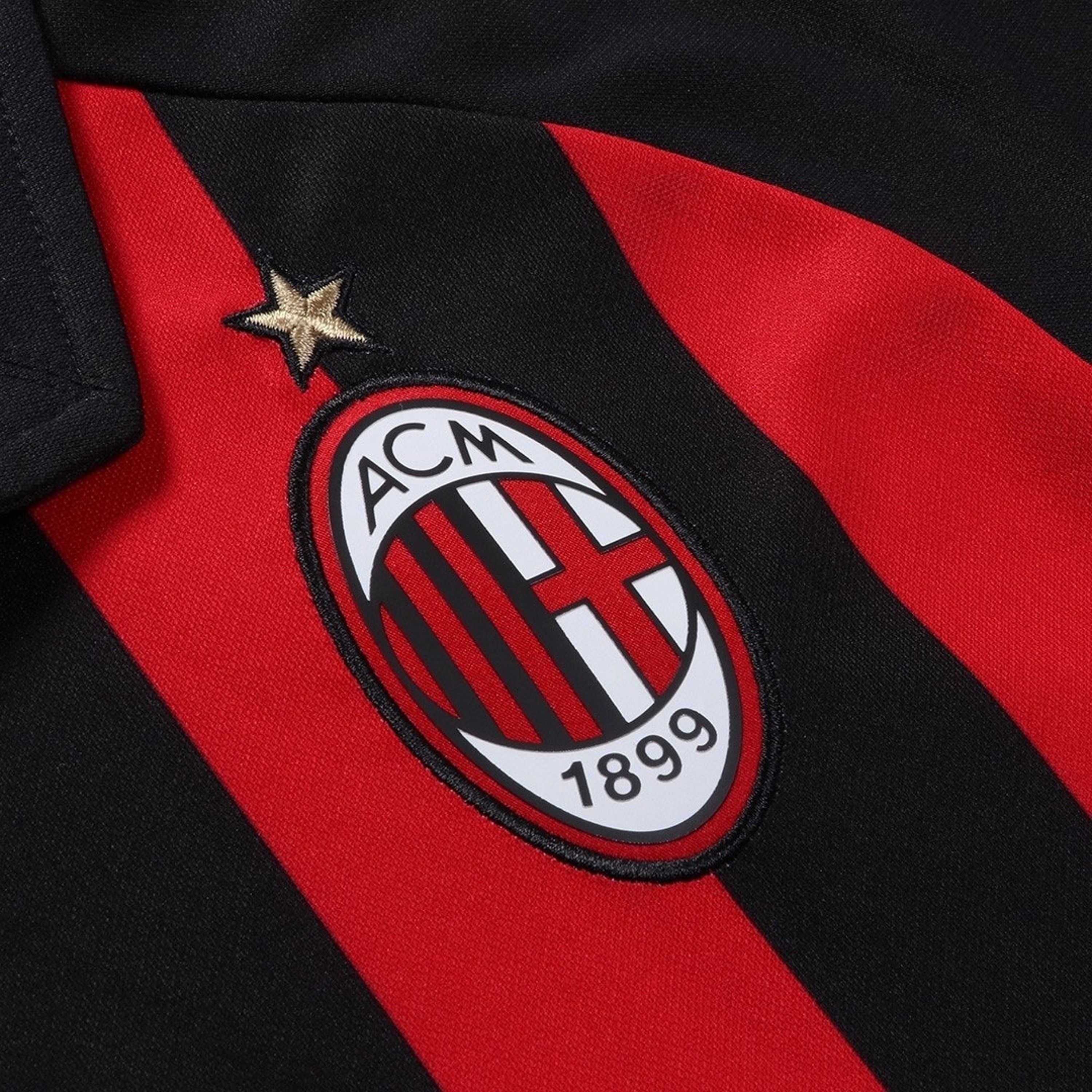 Min áll vagy bukik a Milan sorsa? episode artwork
