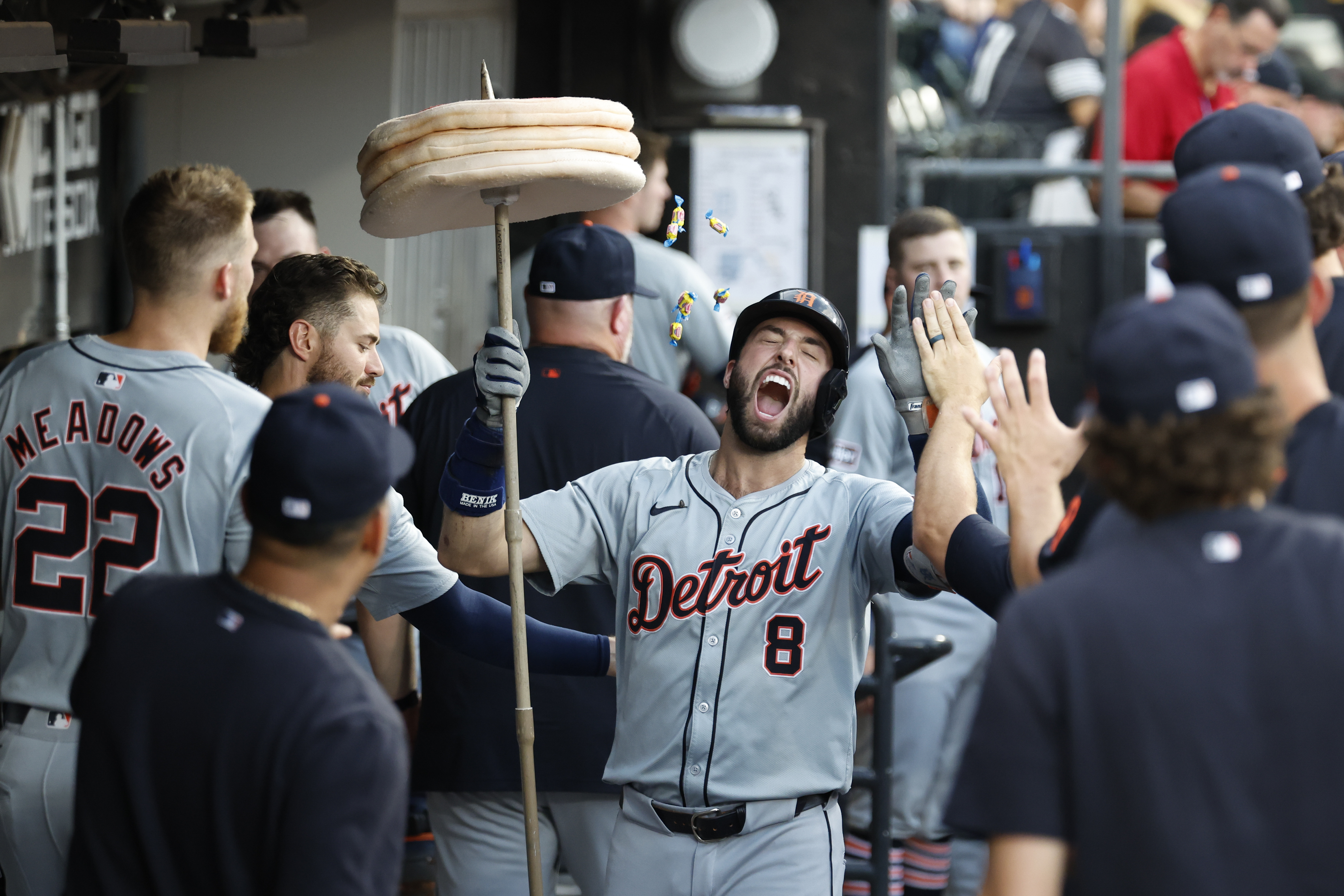 Tigers trounce the Sox!! episode artwork