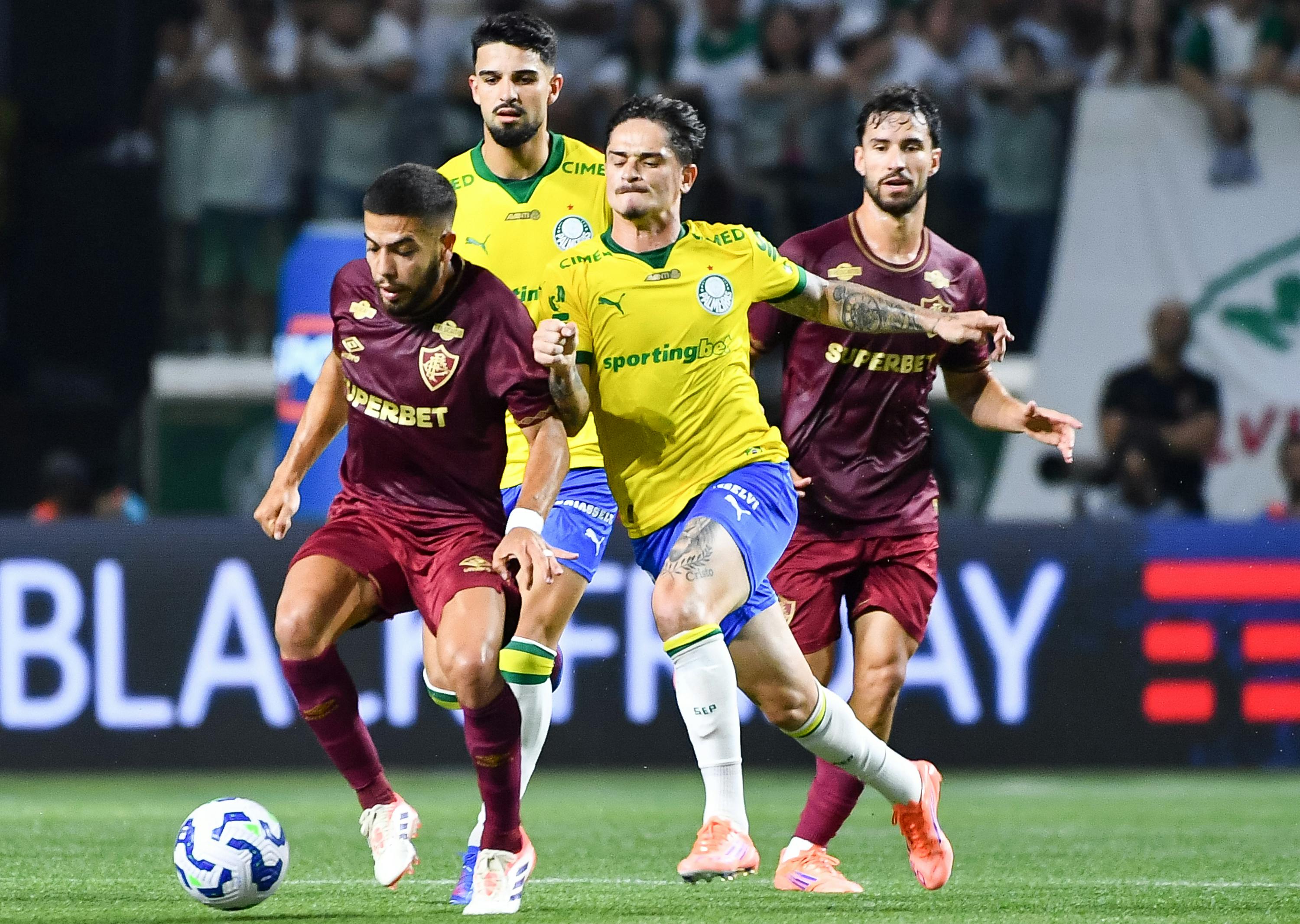 Palmeiras empata com o Fluminense e fica a quatro pontos do Flamengo Palmeiras empata com o Fluminense e fica a quatro pontos do Flamengo