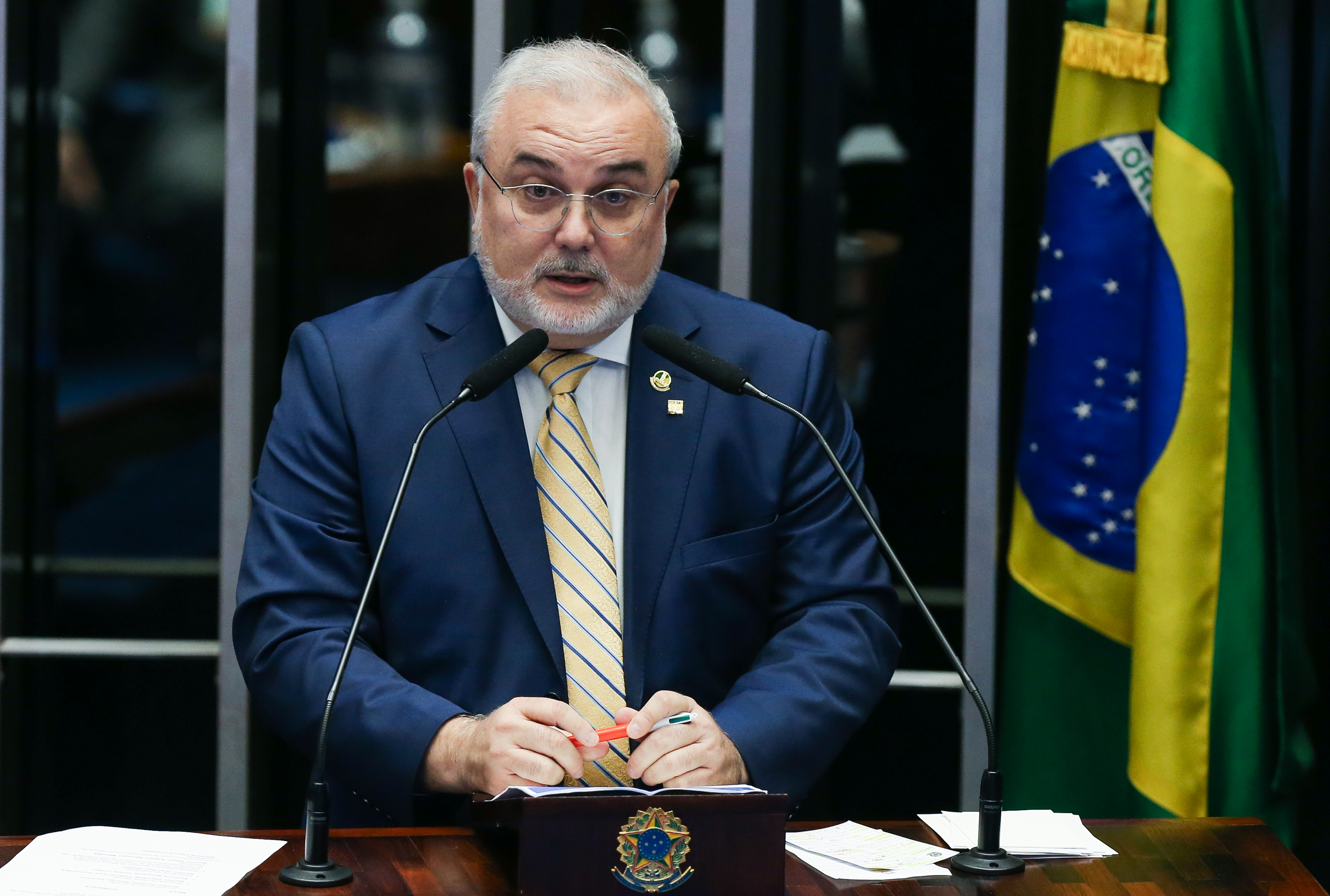 Será preciso reajustar preço do diesel caso guerra no Oriente Médio se estenda, diz ex-presidente da Petrobras