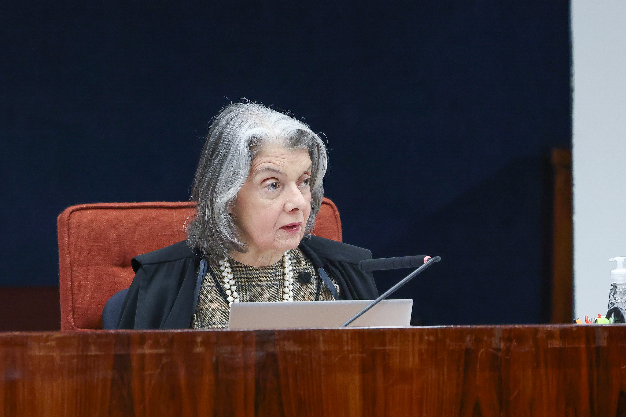 Cármen Lúcia pede 'integridade e compromisso ético' de juízes em congresso do STJ episode artwork
