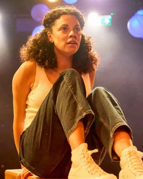 Anoushka Lucas is a theatre animal episode artwork