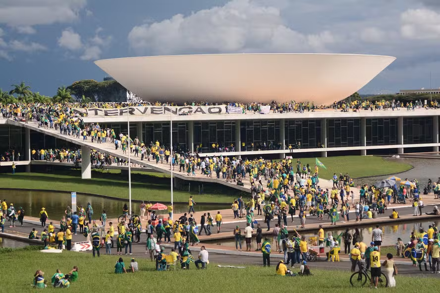 Projeto para reduzir penas de condenados pelo 8 de janeiro completa um mês parado na Câmara