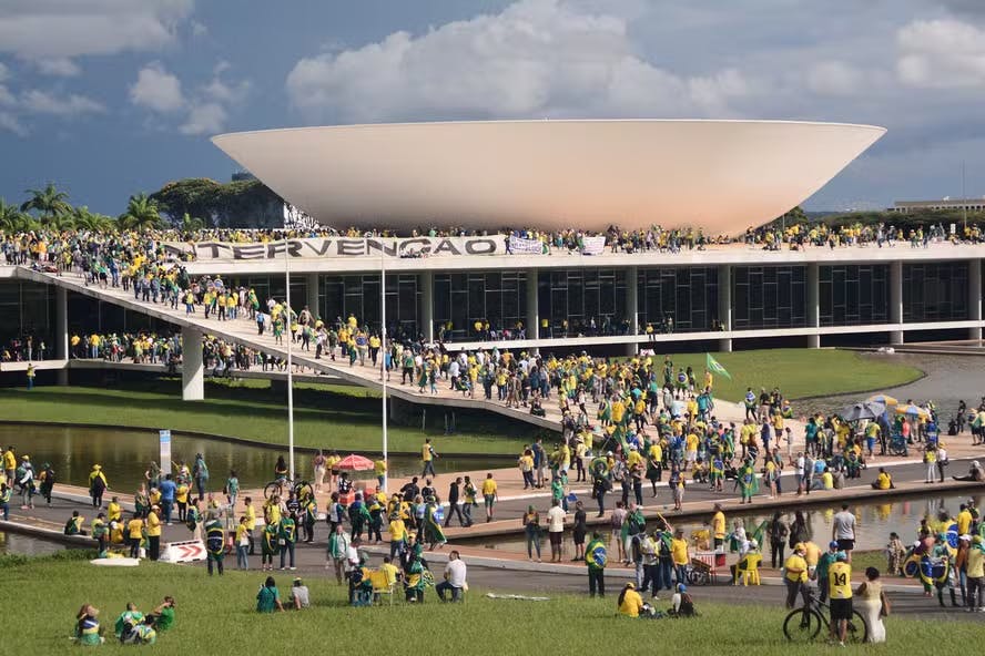 Projeto para reduzir penas de condenados pelo 8 de janeiro completa um mês parado na Câmara Projeto para reduzir penas de condenados pelo 8 de janeiro completa um mês parado na Câmara