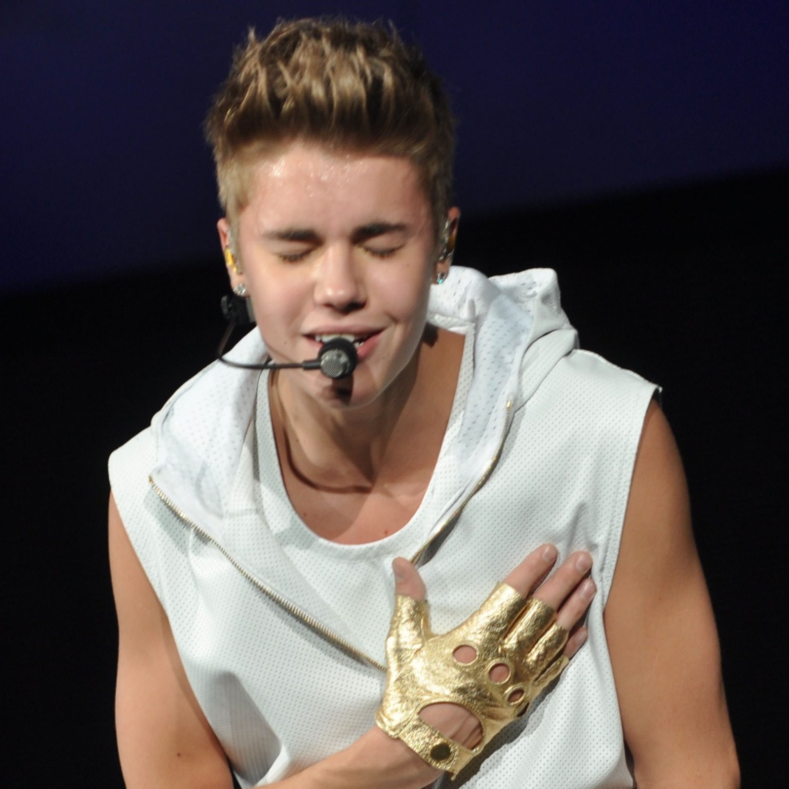 BEAUTY AND A BEAT - JUSTIN BIEBER, NICKY MINAJ | analysis