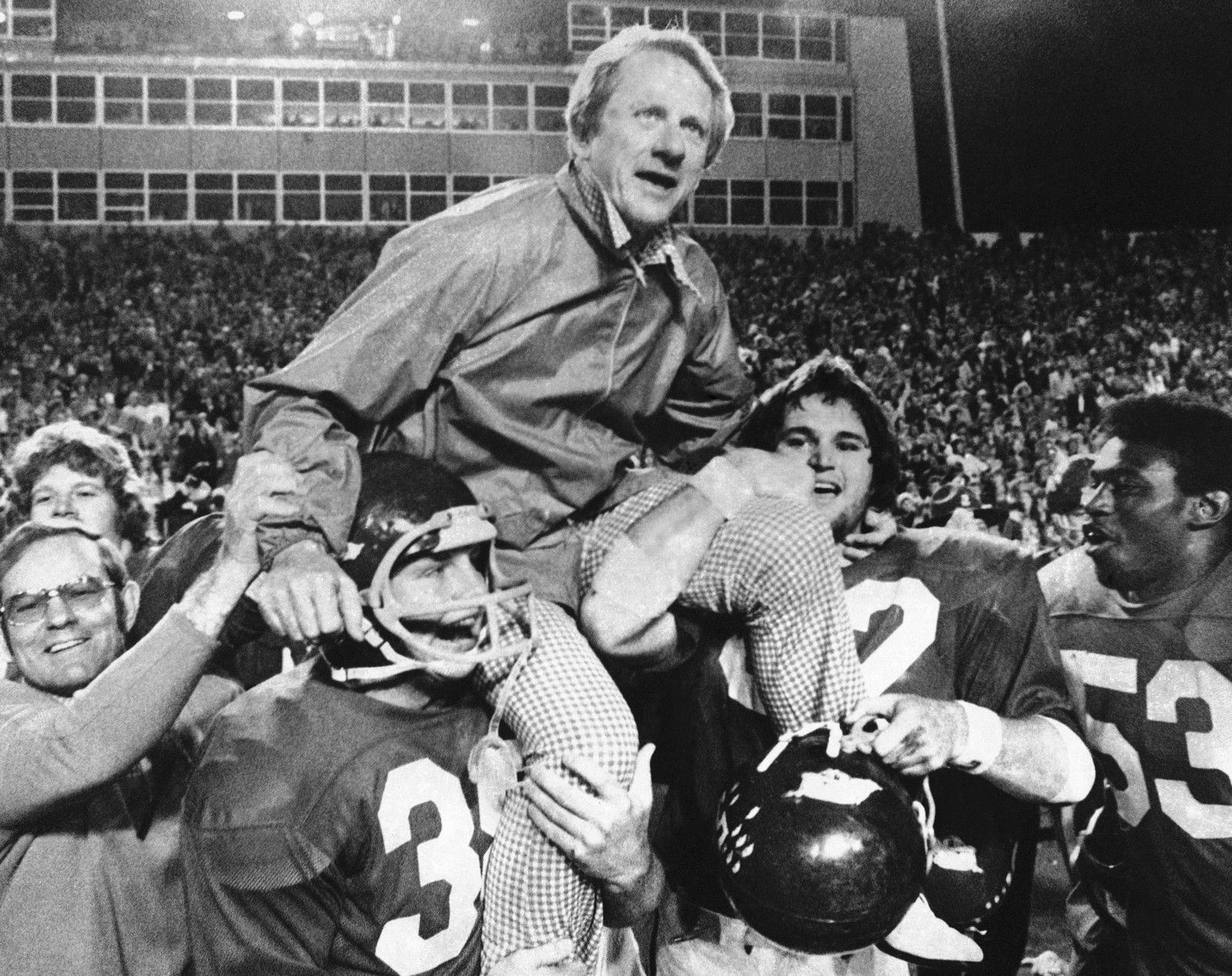 Remembering Frank Broyles the former the former Arkansas Razorbacks coach and athletic director. episode artwork