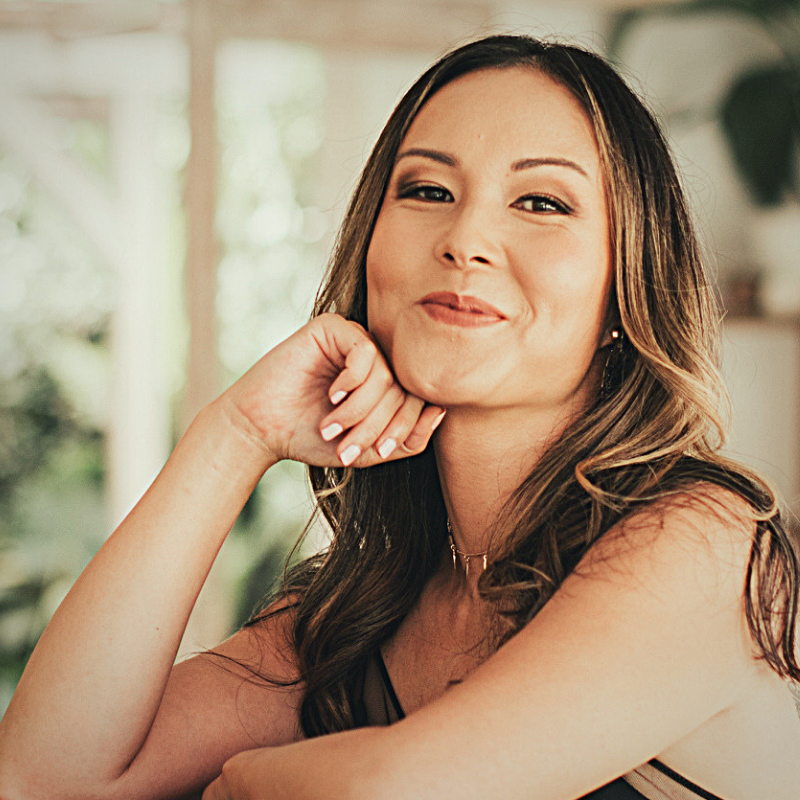 124: Screw the Cubicle, Design an Inspired Life, and What to Do When You Find Gunmen in Your Bedroom with Lydia Lee