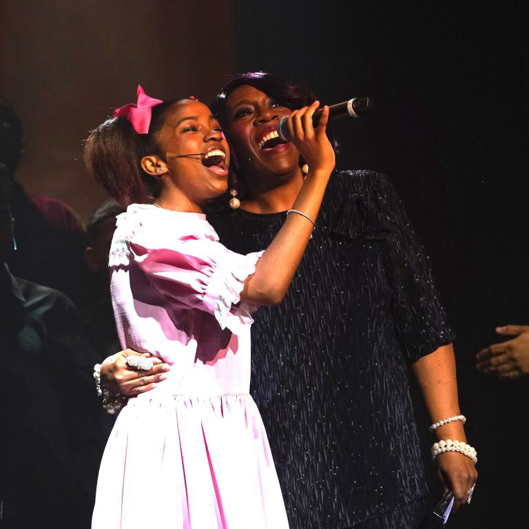 40周年を迎えるオフブロードウェイミュージカル「Mama, I Want To Sing」 作品の“生みの親”ヴァイ・ヒギンセンさんにインタビュー！ episode artwork