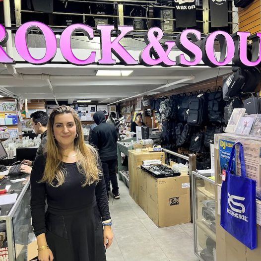 70年代から続く、ニューヨークの“奇跡のレコードショップ”「Rock and Soul Records」世代を超えてDJに愛される理由をオーナーにインタビュー episode artwork
