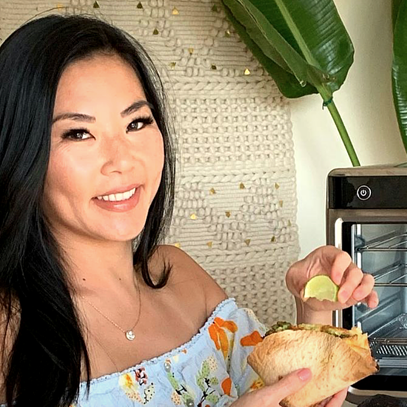 118: Experiencing The World Through Food and the Keys to Effective Influencer Marketing with Tinger Hseih