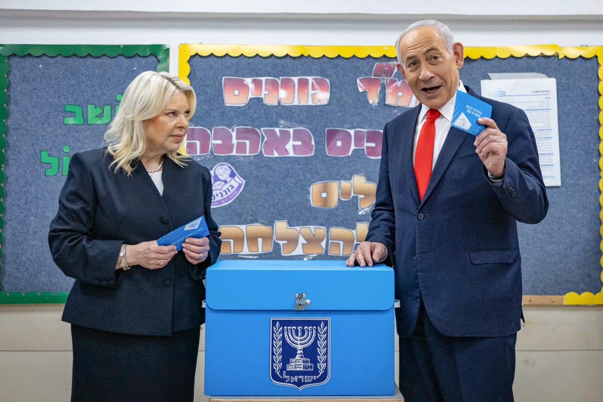 Benjamin Netanyahu vota em eleição em Israel episode artwork