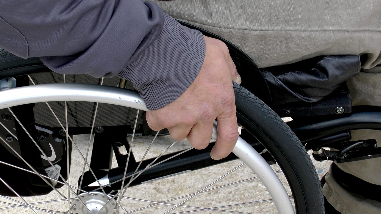 Medicamento brasileiro que devolve mobilidade a tetraplégicos pode ser liberado daqui a três anos, diz pesquisadora episode artwork