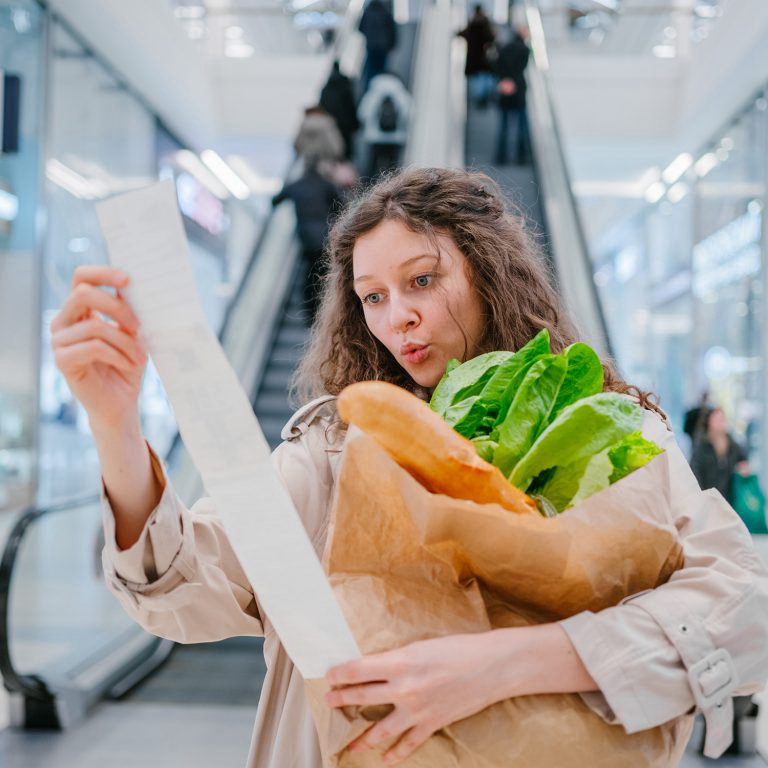 「サンドイッチが1個2,500円」「家賃が60パーセントの値上げ」… NYの急激なインフレ事情に、アメリカのZ世代はどう対処している？ episode artwork