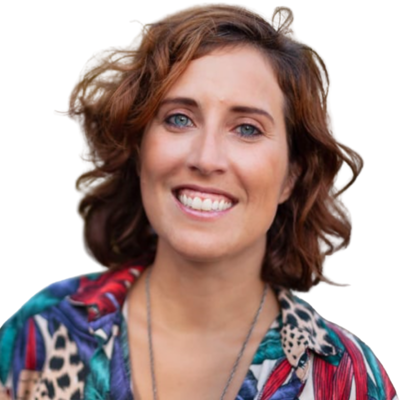 Building Nomadic Communities, the Beauty of Drag Queens, and Running an Effective Affiliate-Marketing Program with Rosanna Lopes (Ep 111)