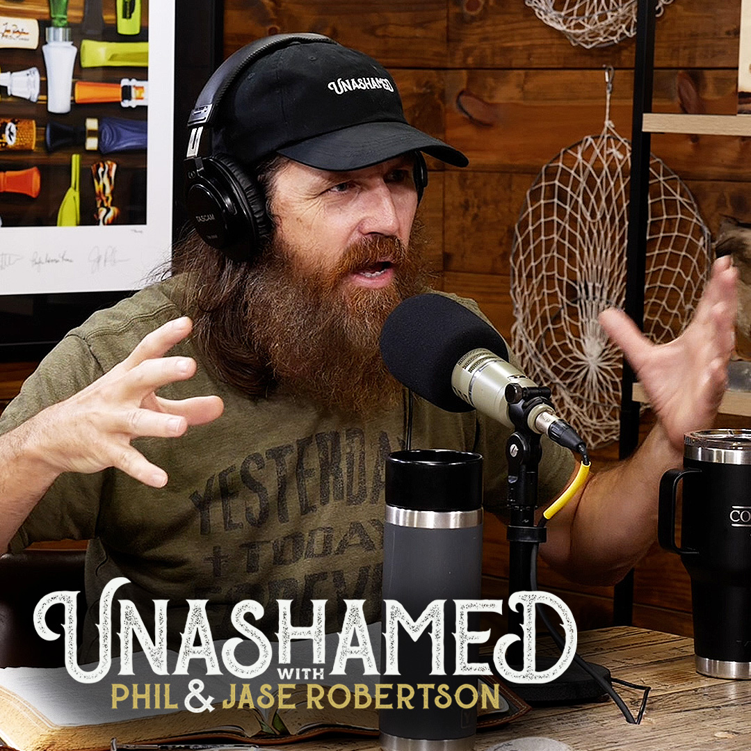 Ep 730 | Phil & Jase Went to See a Chuck Norris Movie – but Saw a Better Fight in the Next Row!