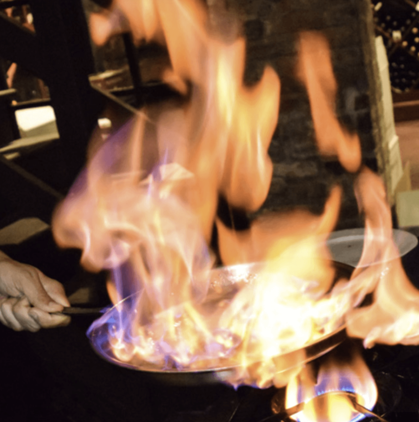 Bonus Episode - A visit to Brennan's for the art and theatre of Banana's Foster