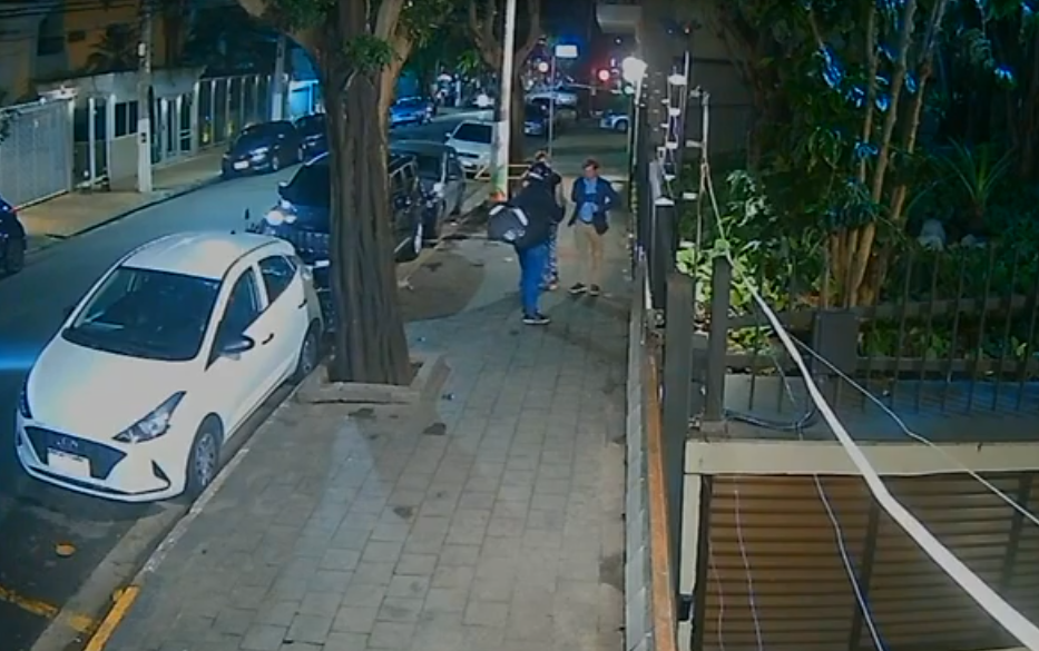 Casal é vítima de assalto à mão armada em rua de Pinheiros; bairro registrou alta de crimes em 2025