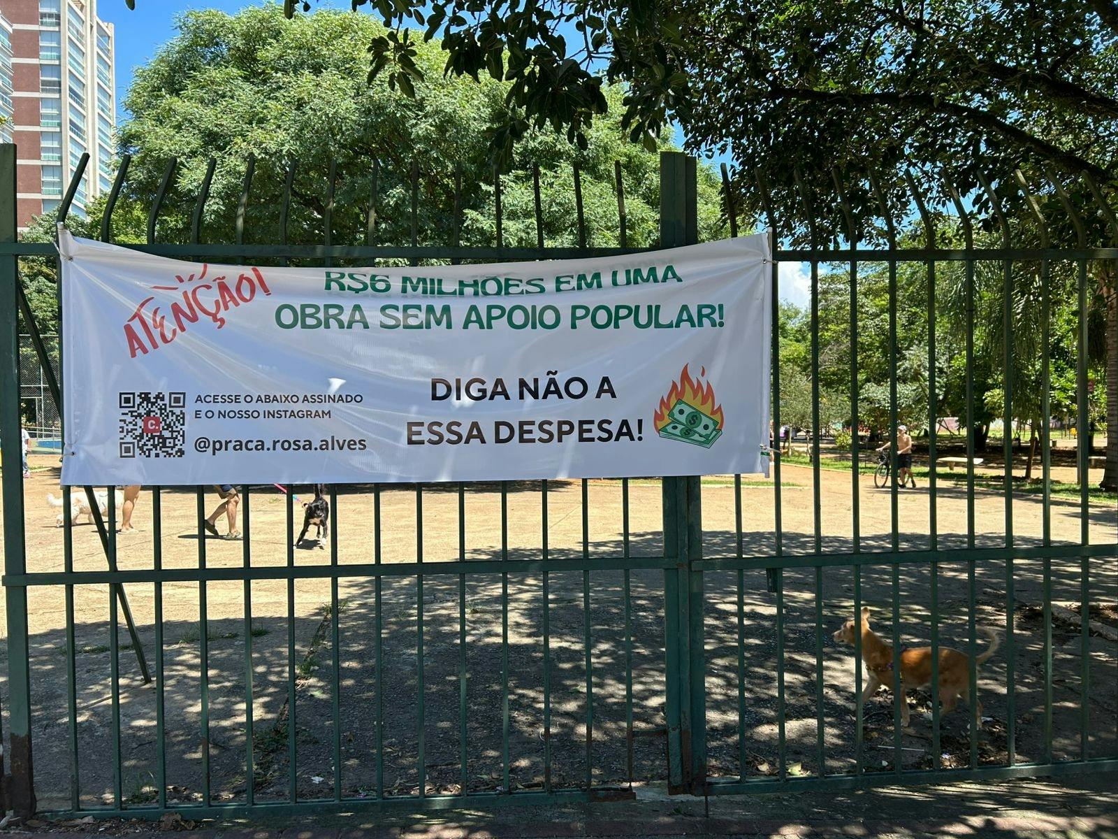 Subprefeitura fecha acordo e mantém gramado natural em praça da Aclimação Subprefeitura fecha acordo e mantém gramado natural em praça da Aclimação