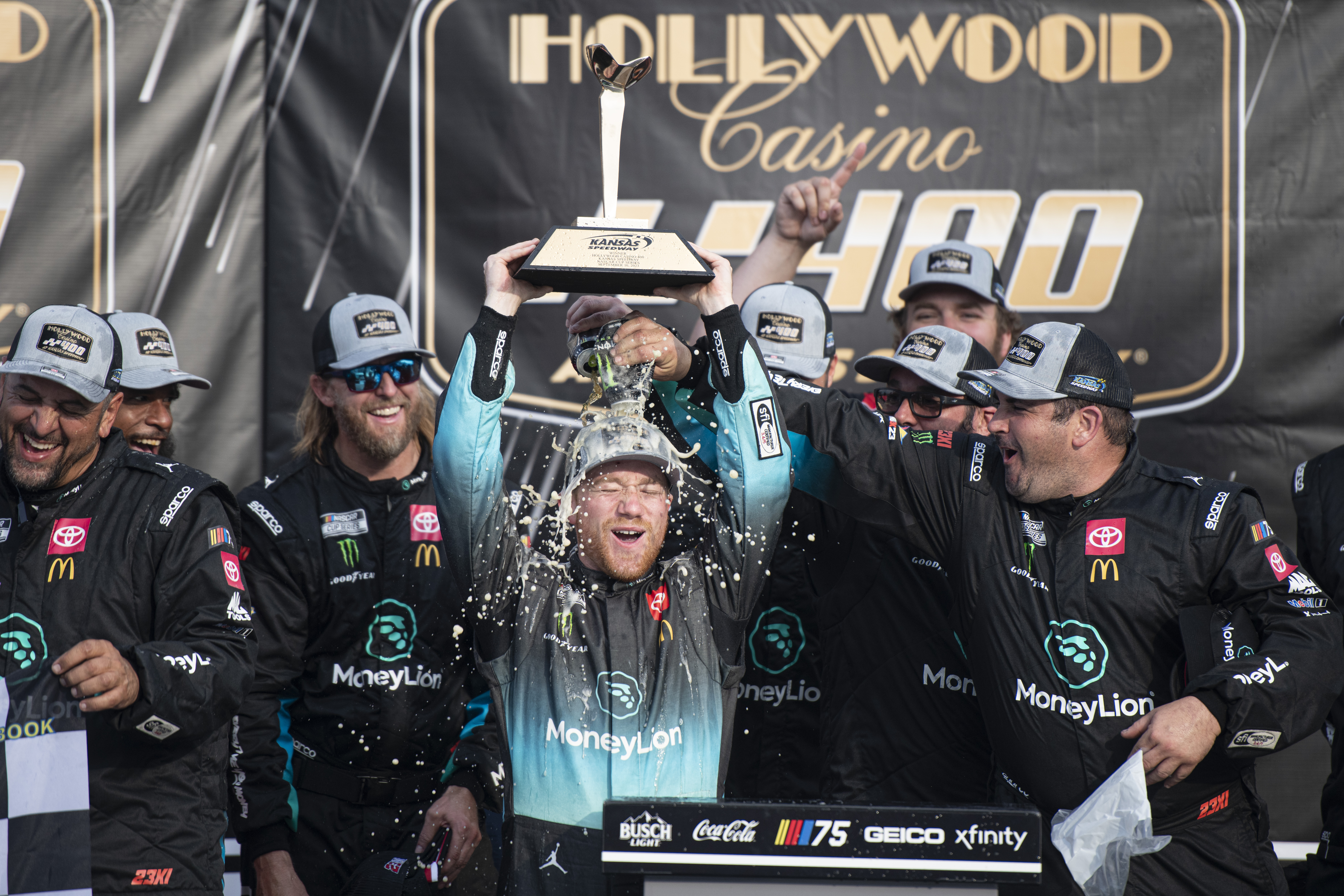 147: Tyler Reddick, IndyCar's 2024 schedule & going through tweets episode artwork
