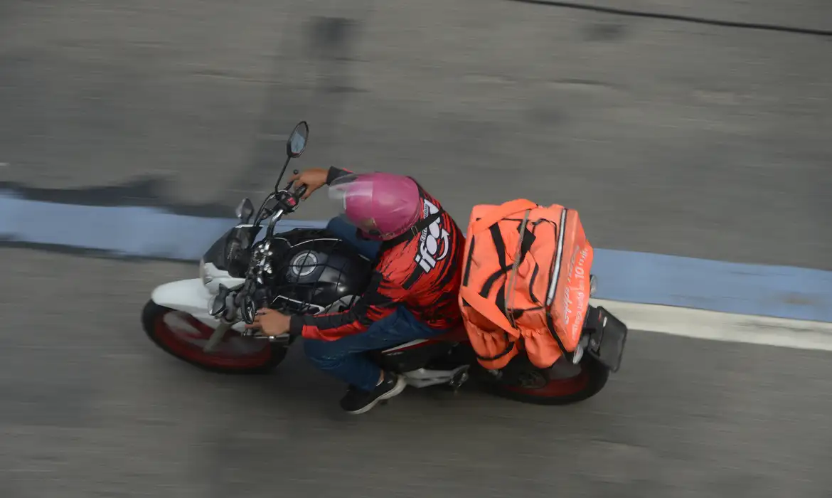 Câmara vai votar nesta quinta (9) novo texto sobre regulamentação do trabalho por aplicativos