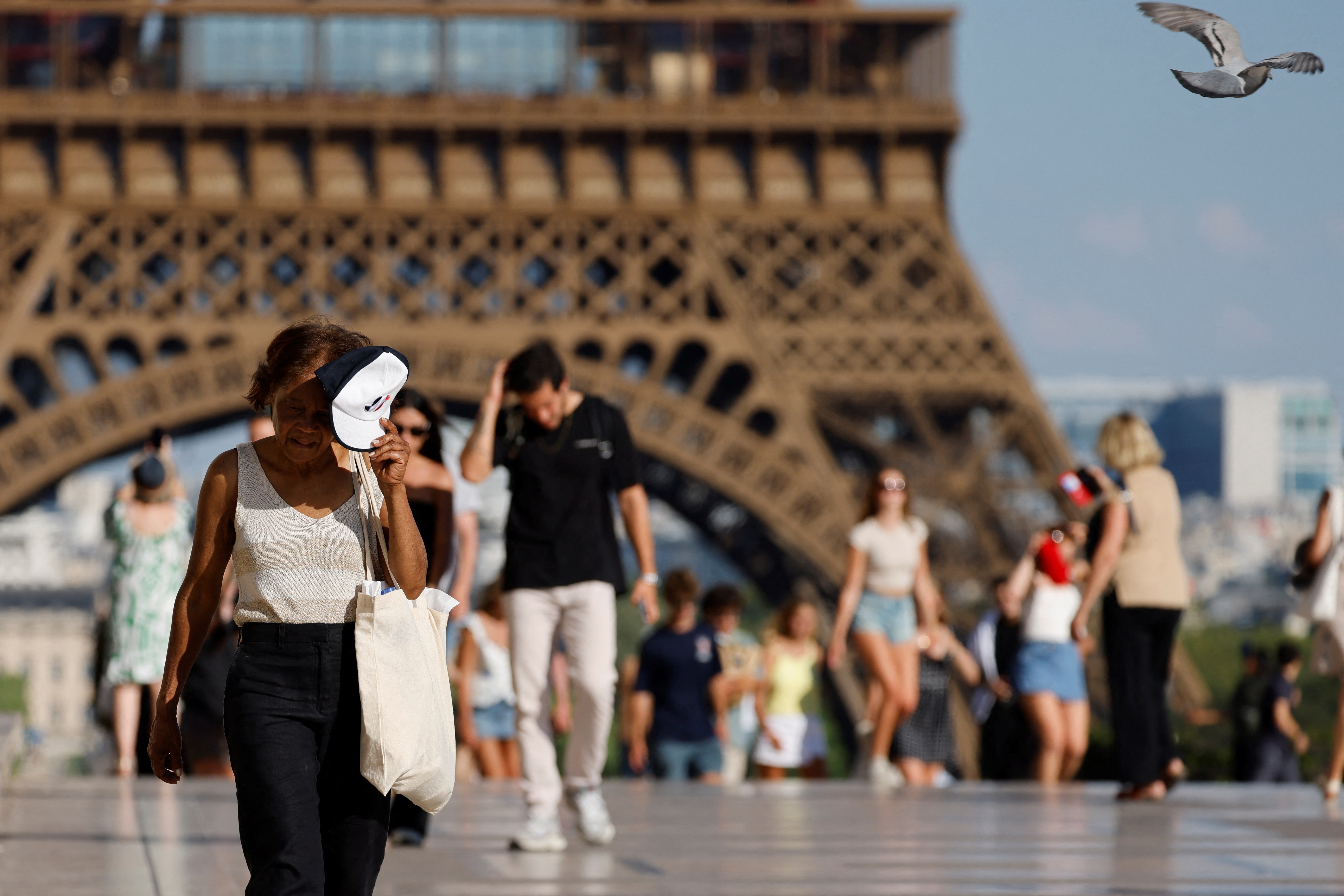 França mobiliza 9 mil agentes de segurança em Paris para Dia da Bastilha e semifinal da Copa episode artwork