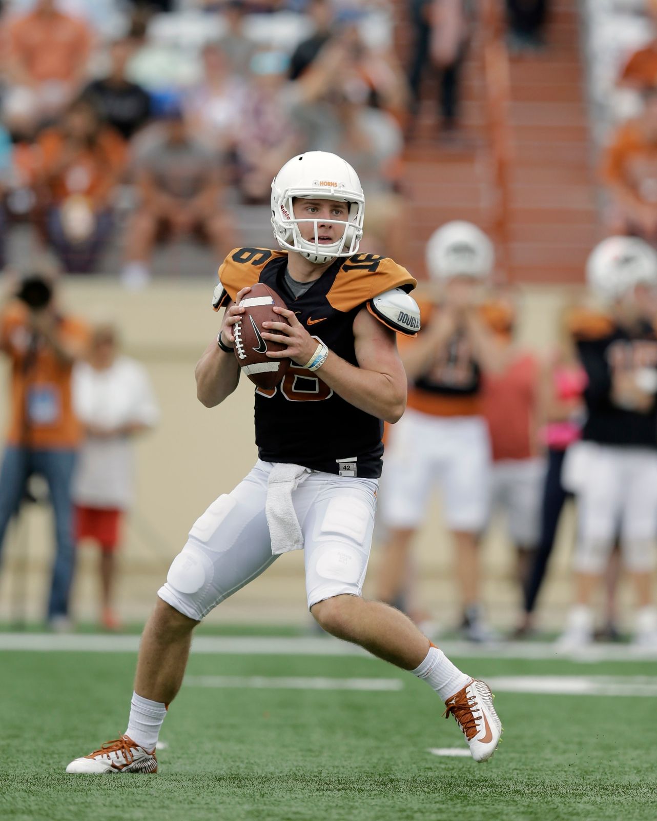 Verne Lundquist on his college picks, the Baylor situation, and Shane Buechele episode artwork