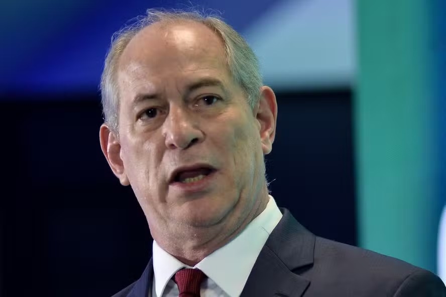 Ciro Gomes formaliza filiação ao PSDB