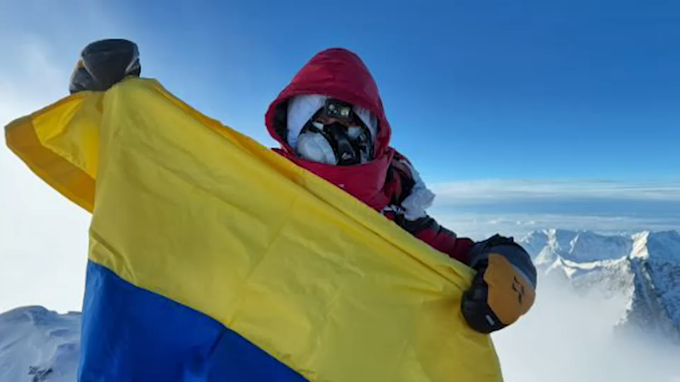 ¡Mujer colombiana escala el Monte Everest!