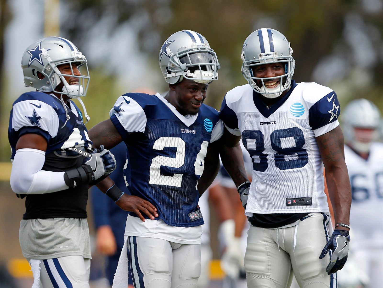 Cowboys' training camp update, including details on the new "17 inches" slogan episode artwork
