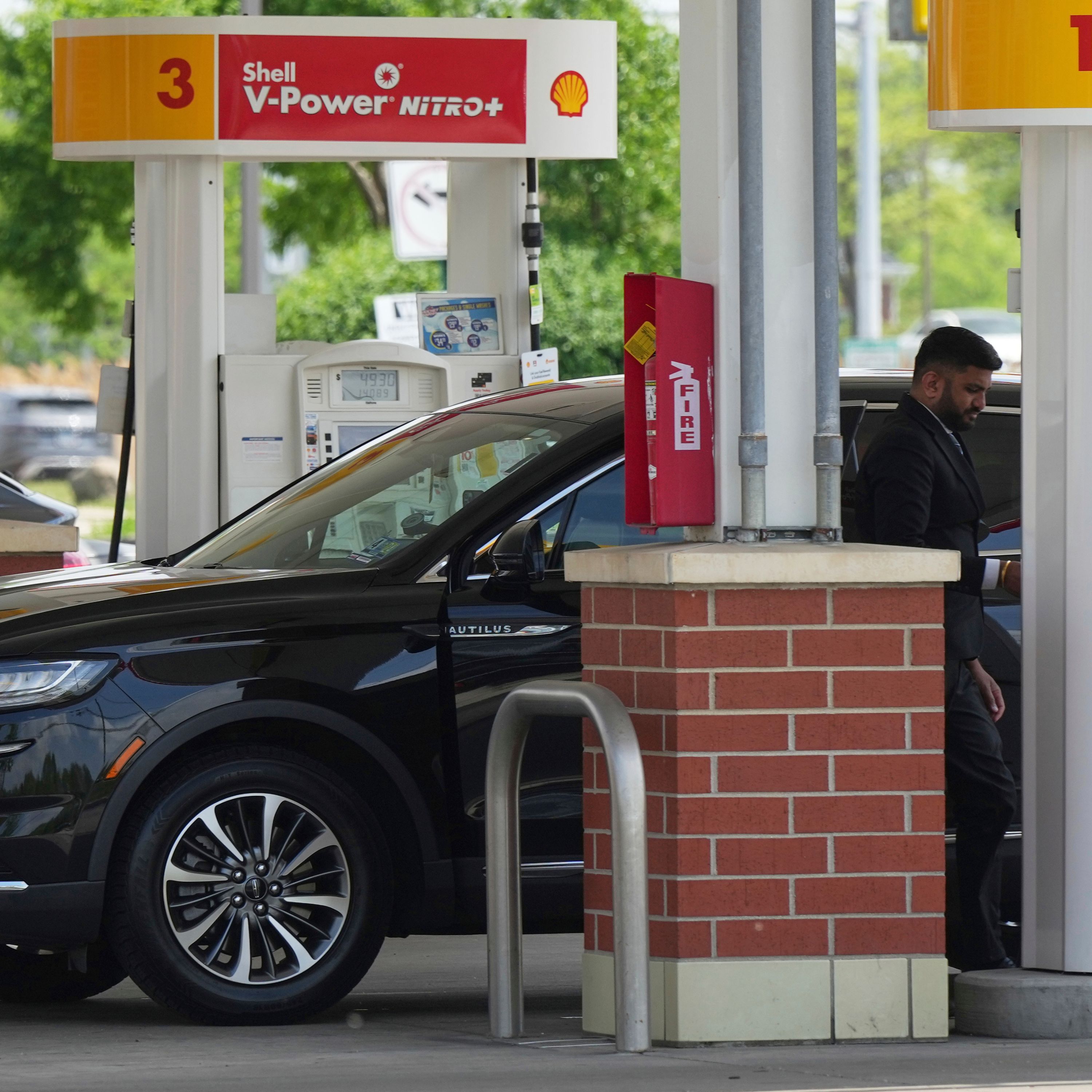 Trump Weighs Iran Strike as Gas Prices Soar