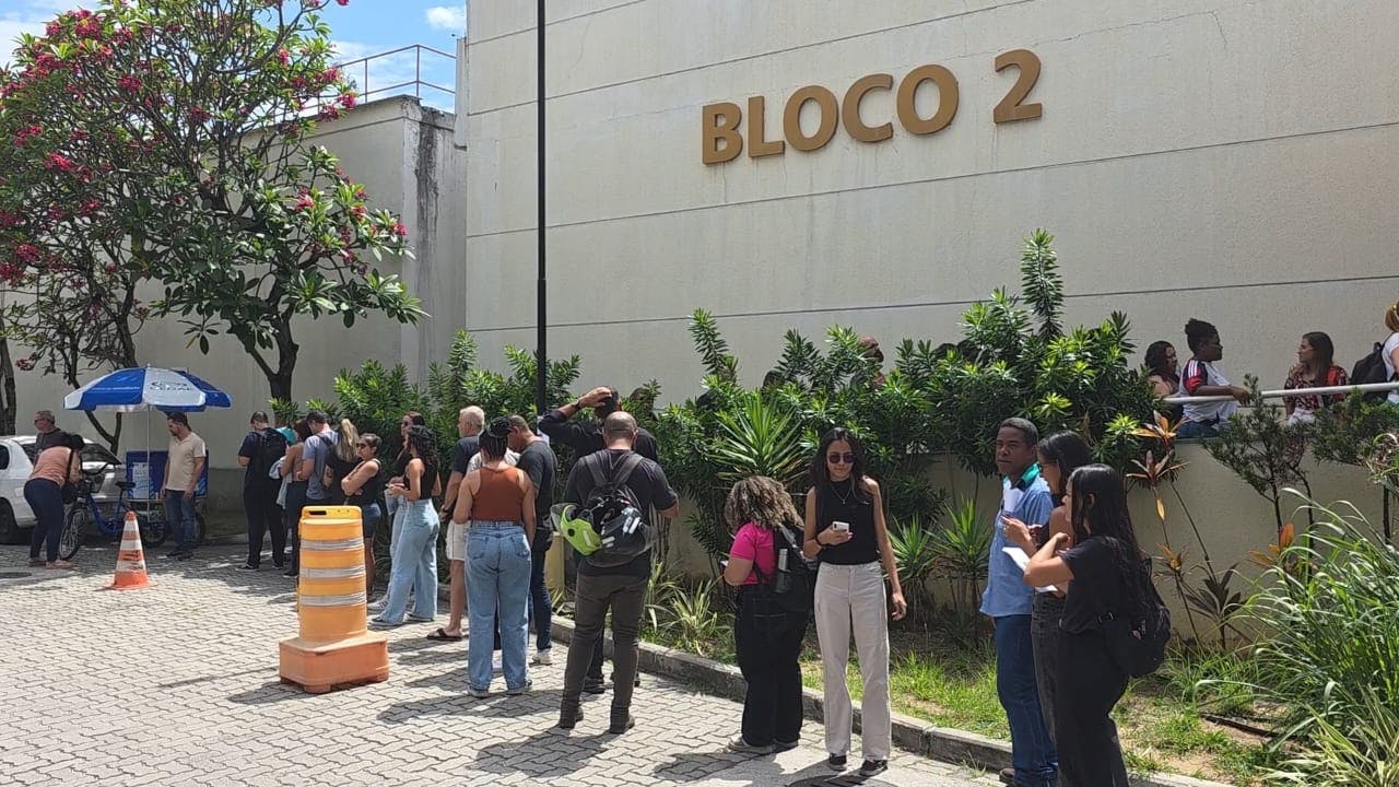 Mutirão devolve celulares roubados que foram recuperados na Operação Rastreio no RJ Mutirão devolve celulares roubados que foram recuperados na Operação Rastreio no RJ