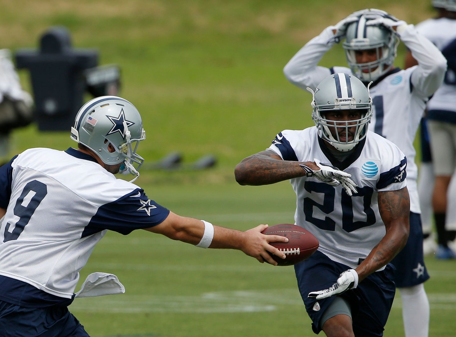 Darren McFadden's elbow injury thanks to a cell phone, Maliek Collins update, Romo & Dez chatter episode artwork