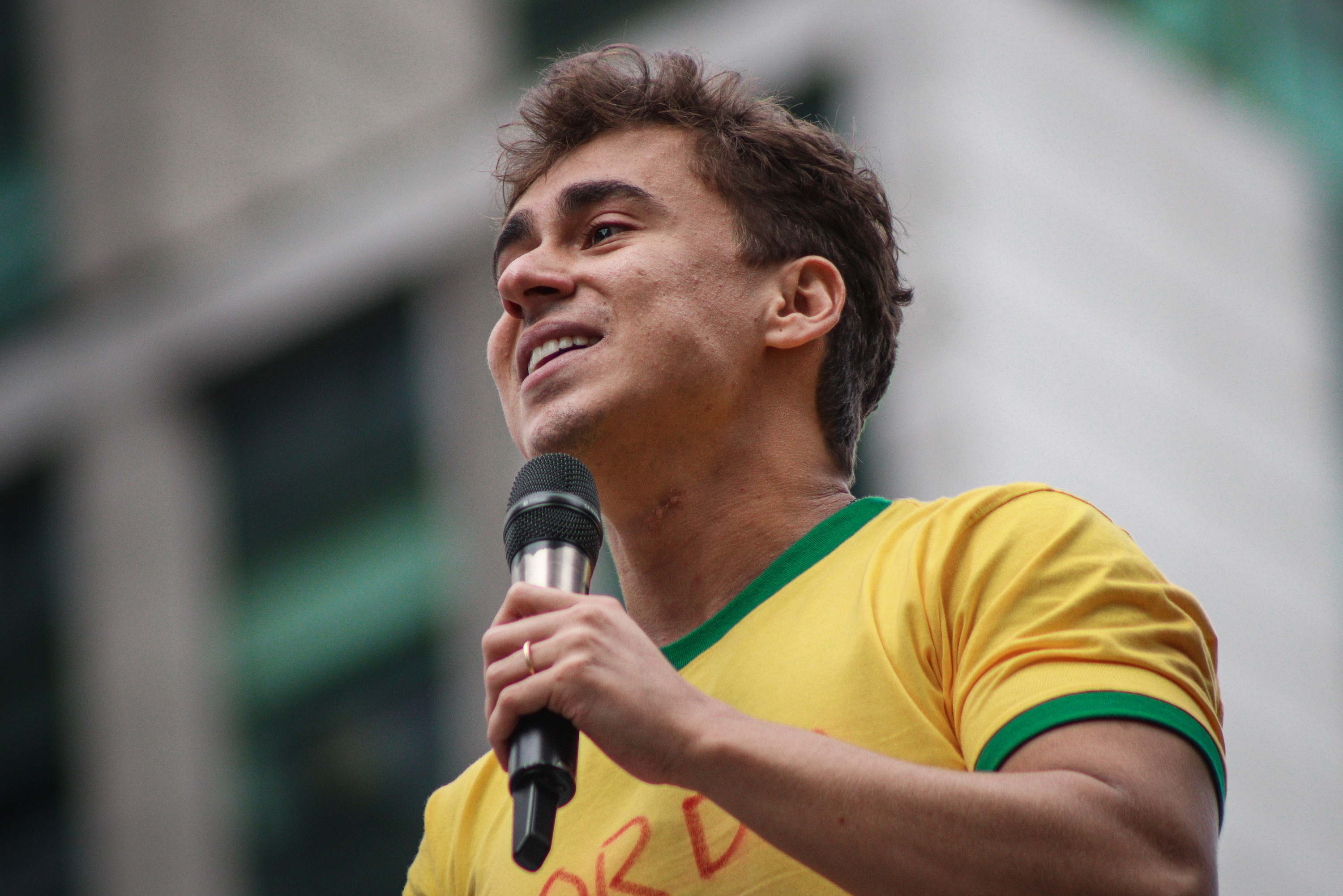 Em áudio, Nikolas Ferreira pede ajuda à Vorcaro para liberação de ativo minerário e diz querer 'mais proximidade' episode artwork