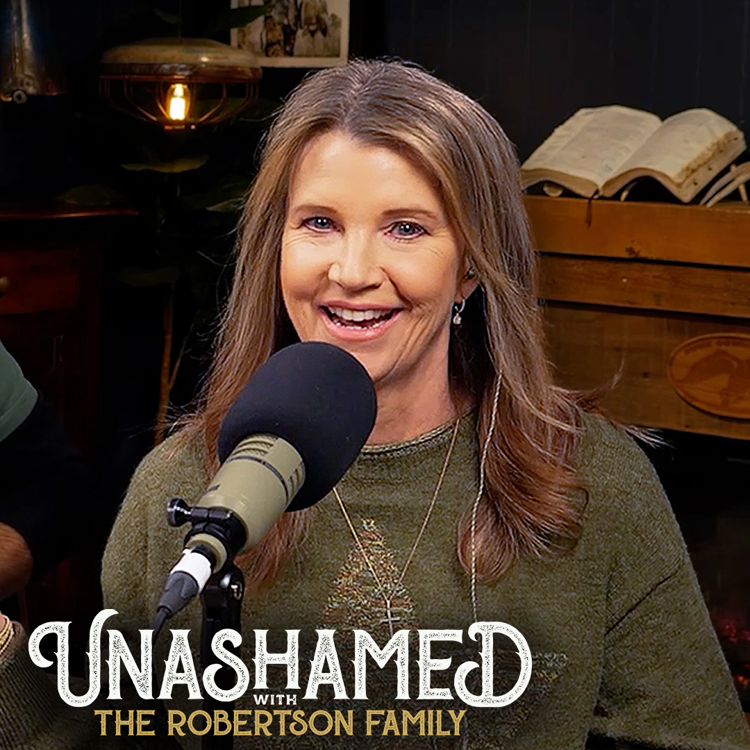 Ep 1235 | The Robertson Wives Spill All the Secret Family Christmas Traditions