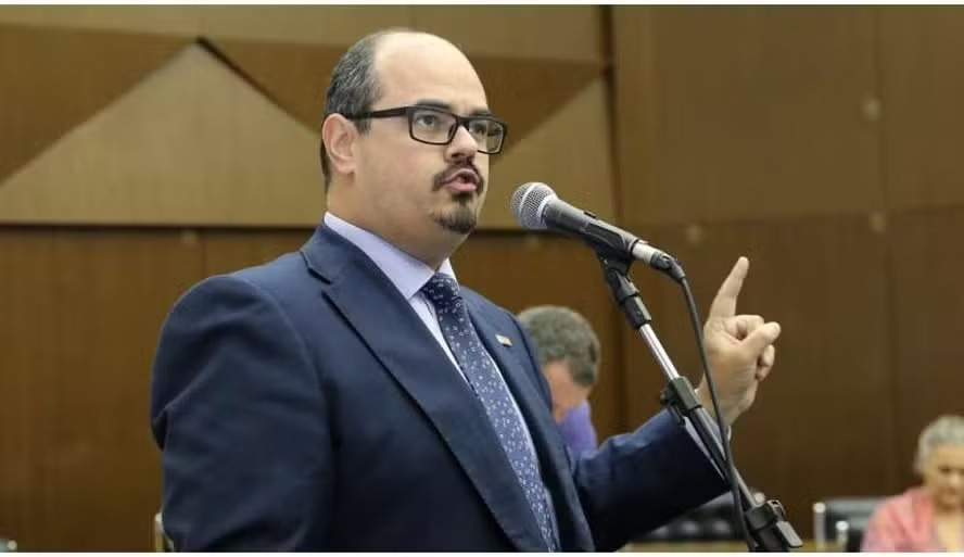 Mateus Simões é alvo de adversários no primeiro debate em Minas Gerais episode artwork