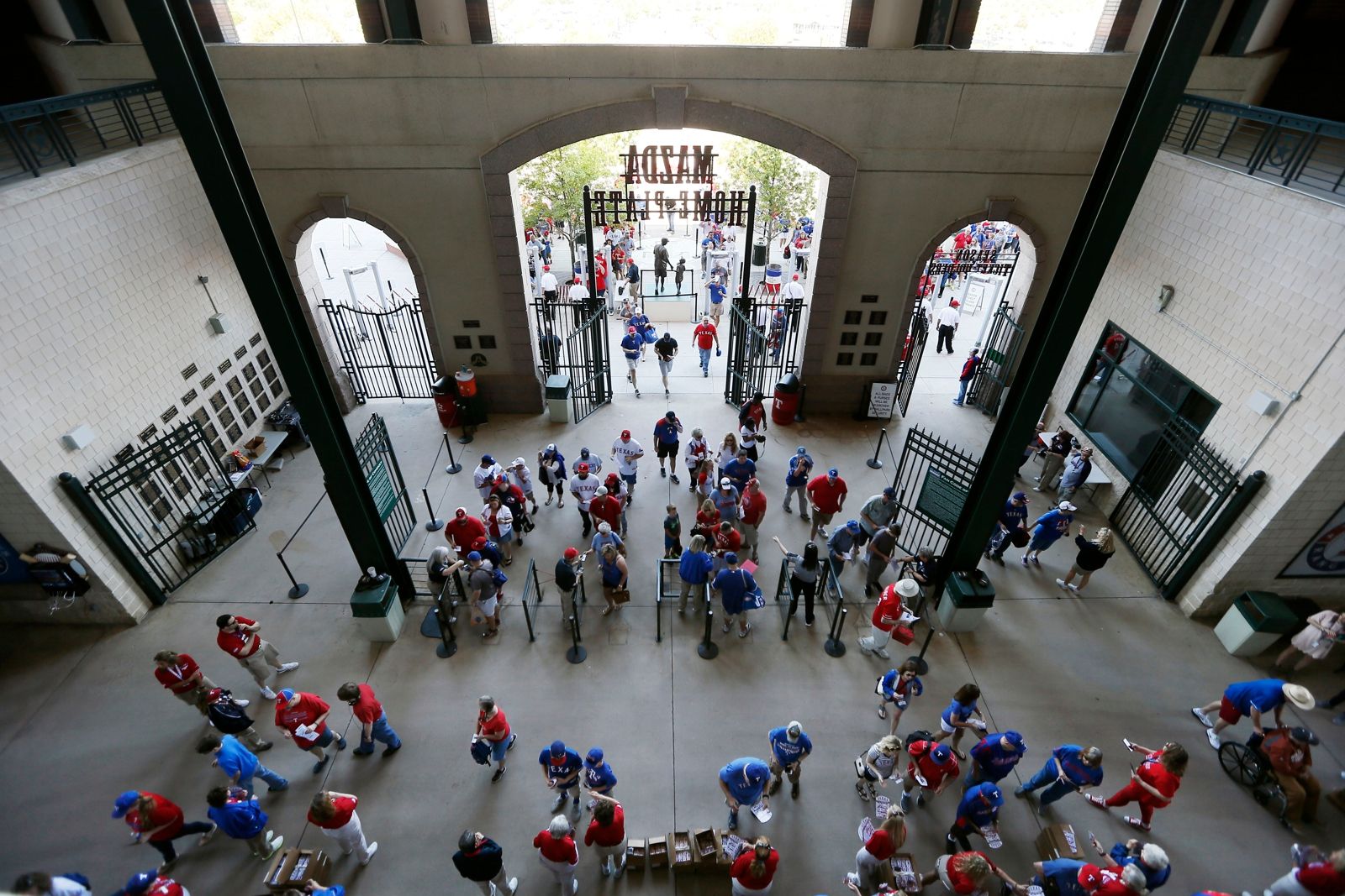 Michael Young and MLB.com Richard Justice on Texas Ranger's Season on Opening Day episode artwork