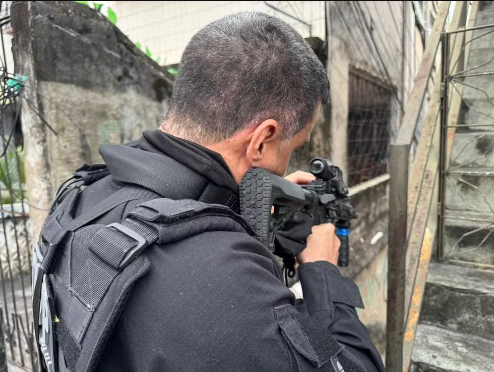 Operação mira Comando Vermelho na Bahia; mais de 30 suspeitos são presos