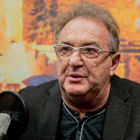 „Azt mondta, la a kalappal L. Simon László és a csapata előtt”