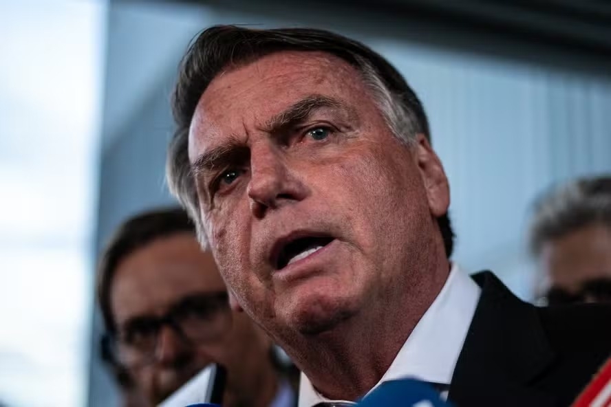 Moraes autoriza atendimento odontológico de Bolsonaro, mas veta consulta em clínica de mulher de Flávio episode artwork