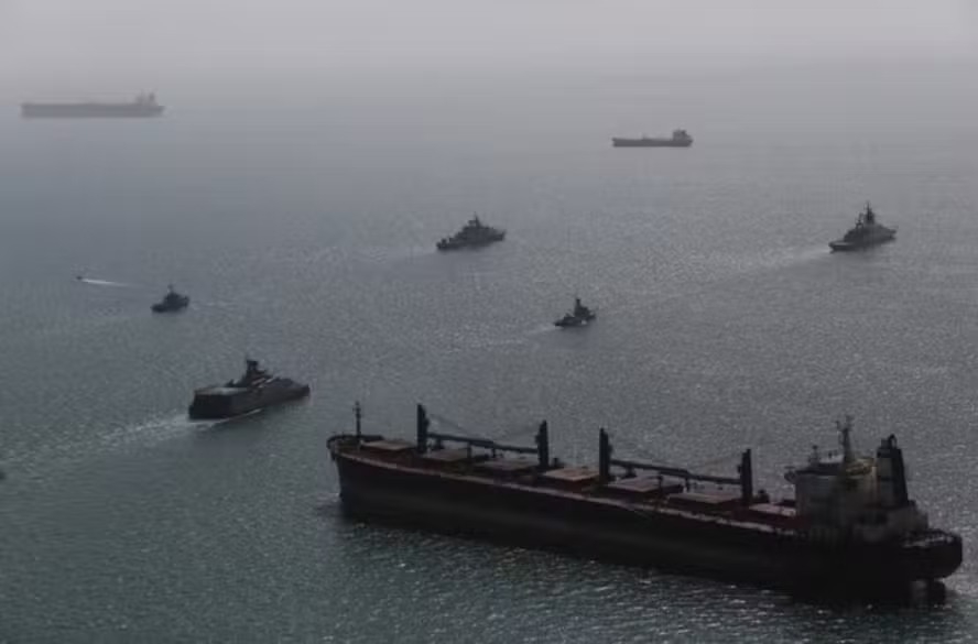 Irã ataca navio petroleiro perto de Dubai após ameaça de Trump