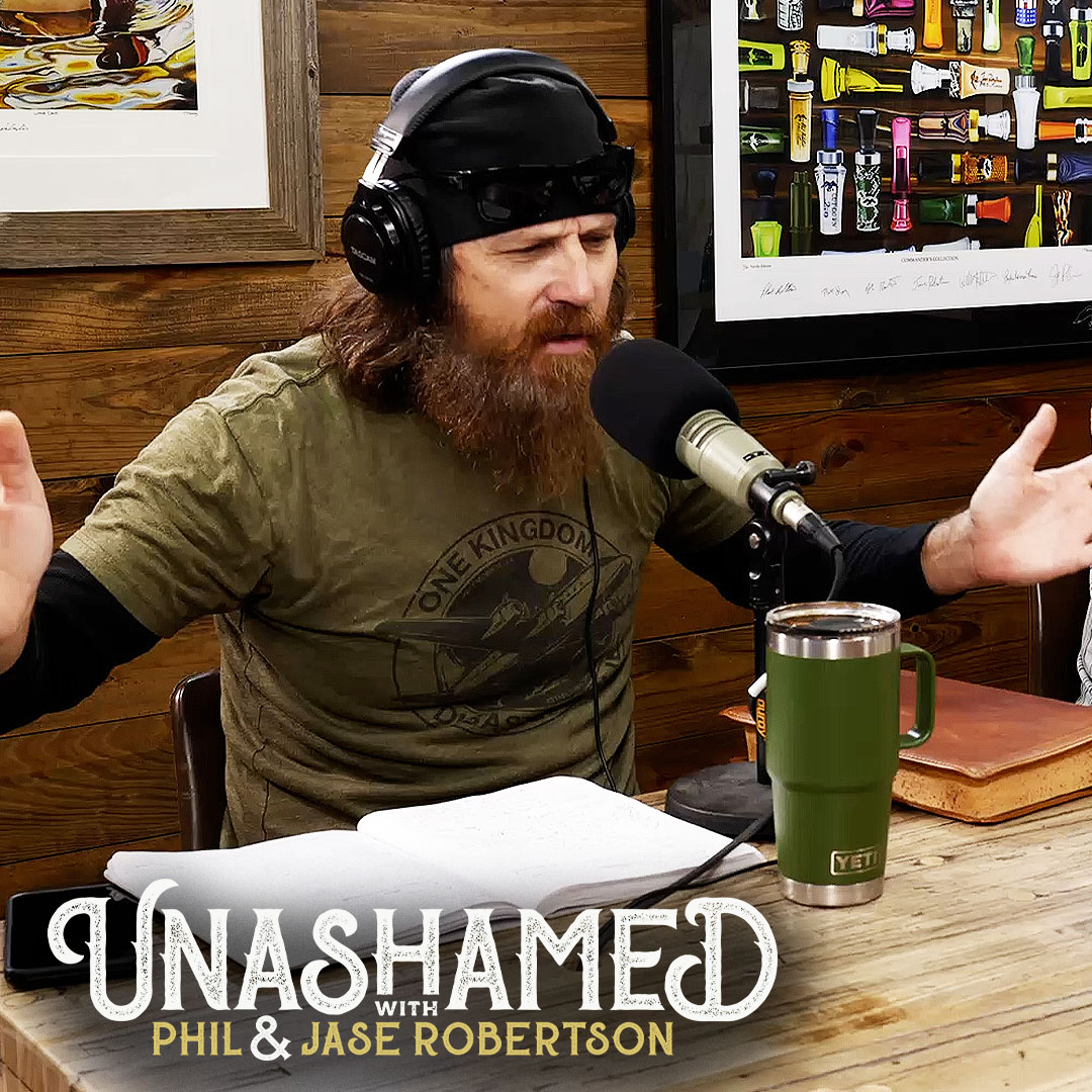 Ep 601 | Jase Is Blown Away by This Stranger’s Kindness & Romantic Tailgating at the Dollar General