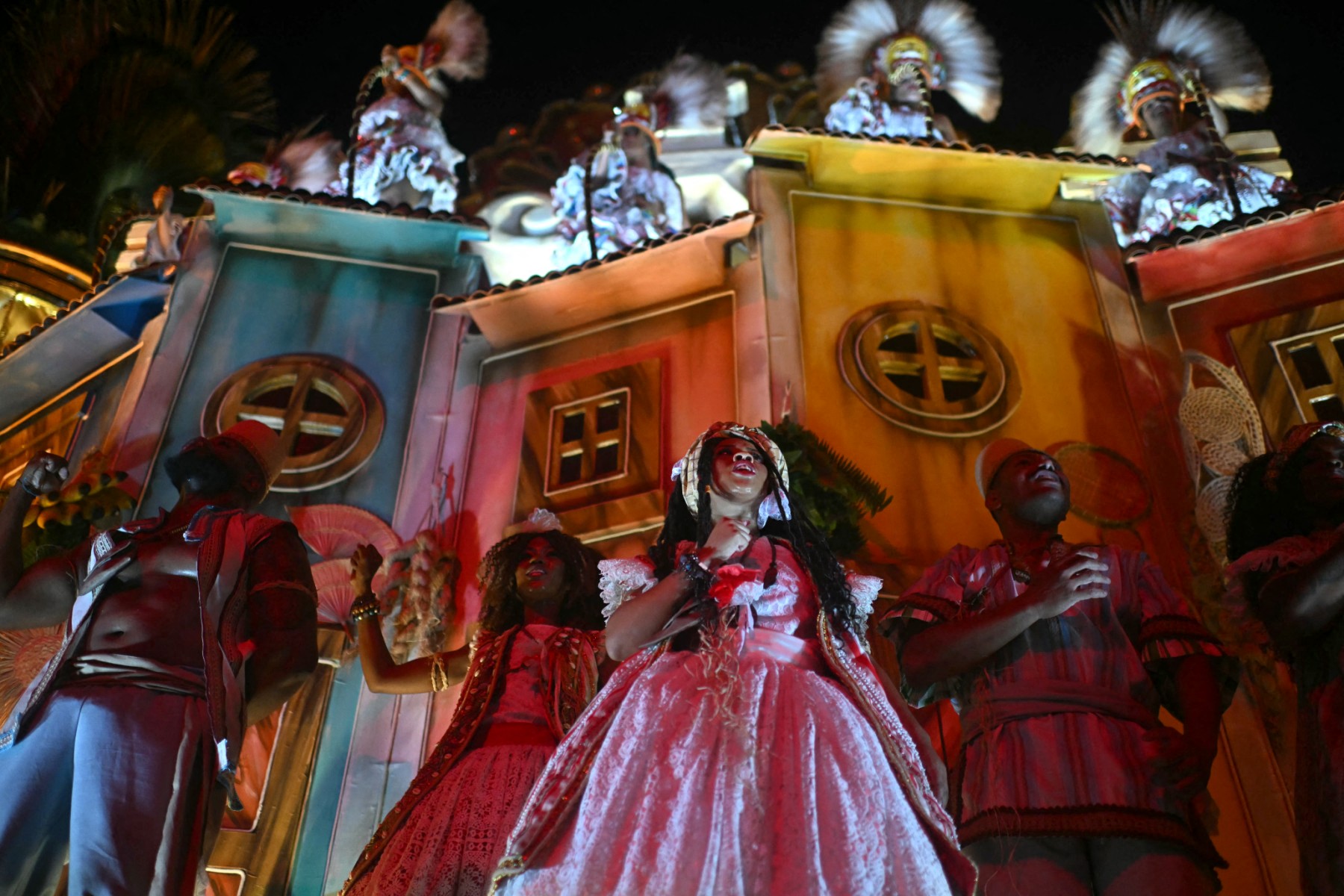 Salgueiro emociona o público e se coloca como destaque do último dia de desfiles do carnaval do Rio episode artwork