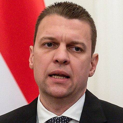 Terítéken Menczer Tamás beszédstílusa, kifigurázták, mémek, dalok születtek róla